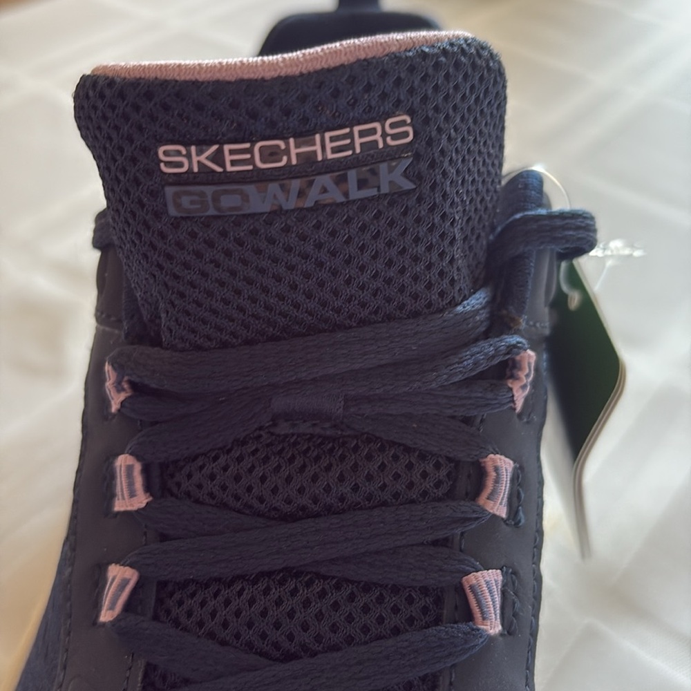 Brand new, never worn Sketchers Women’s Go Walk Arch Fit Unify Sneaker - Picture 10 of 10